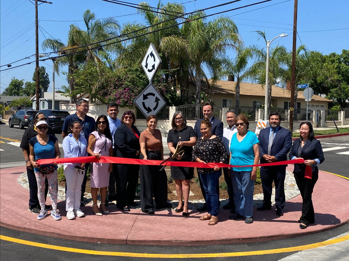 LADOT Cuts the Ribbon For New Traffic Circle In Pacoima