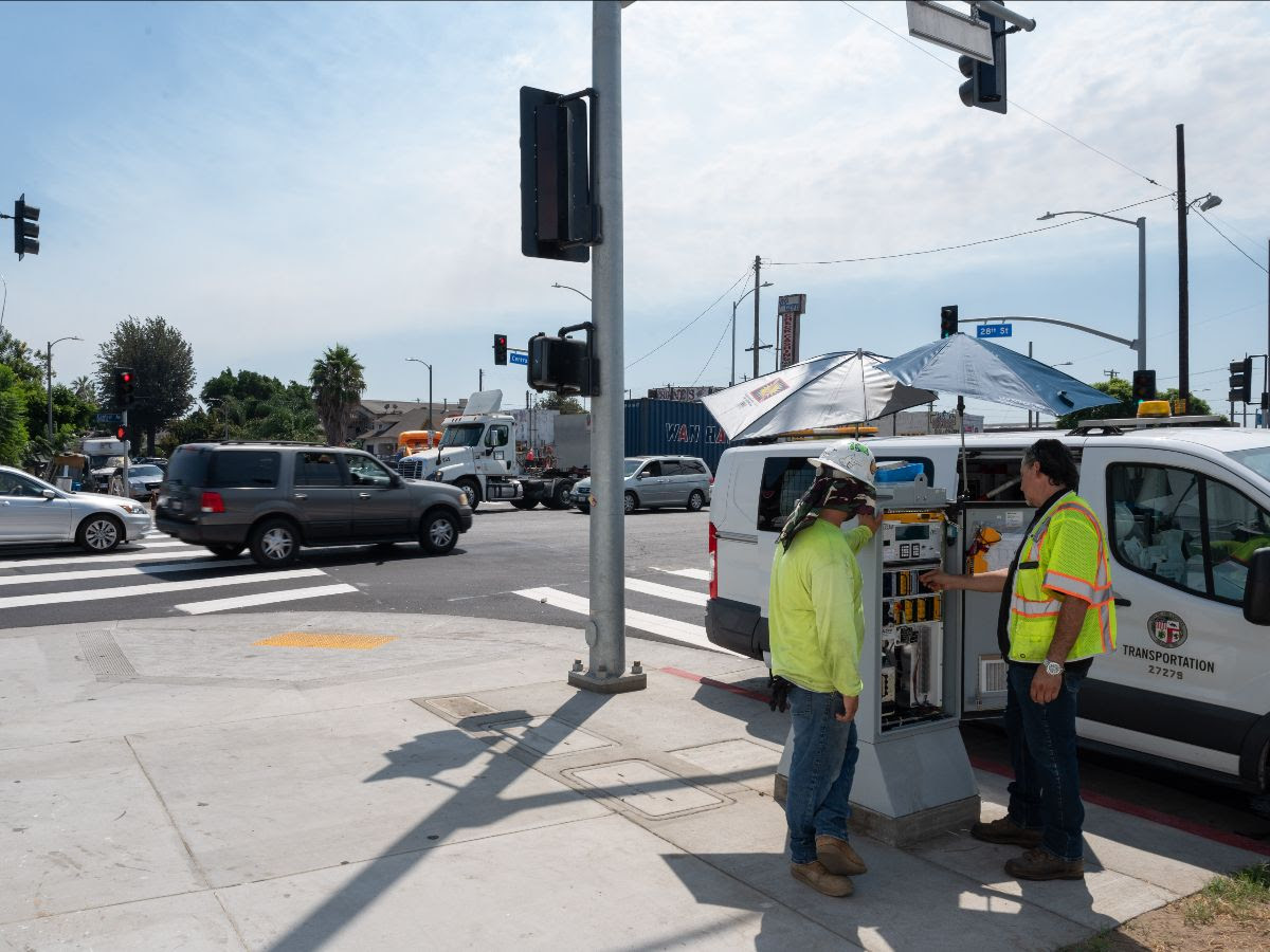 LADOT Installs New Traffic Signals in South LA